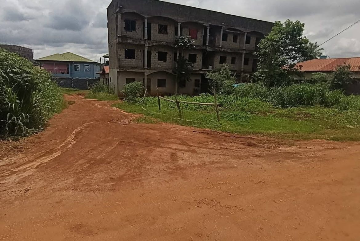 Terrains titrés à vendre à Yaoundé Carrière Monti
