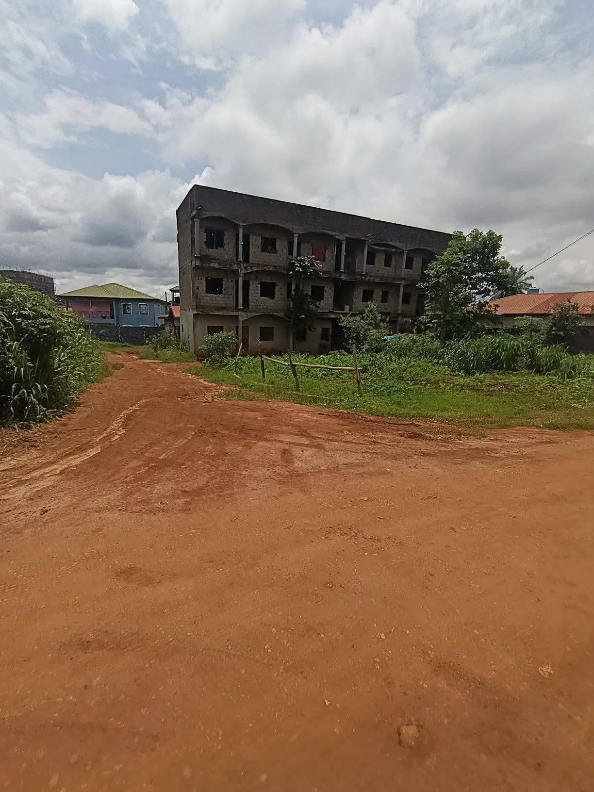 Terrains titrés à vendre à Yaoundé Carrière Monti