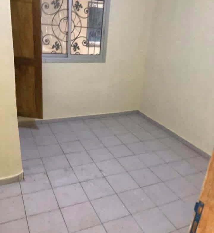 Studio moderne situé à Odza Auberge bleue en bordure de route
