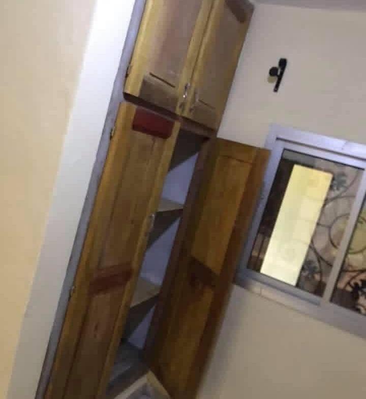 Studio moderne situé à Odza Auberge bleue en bordure de route