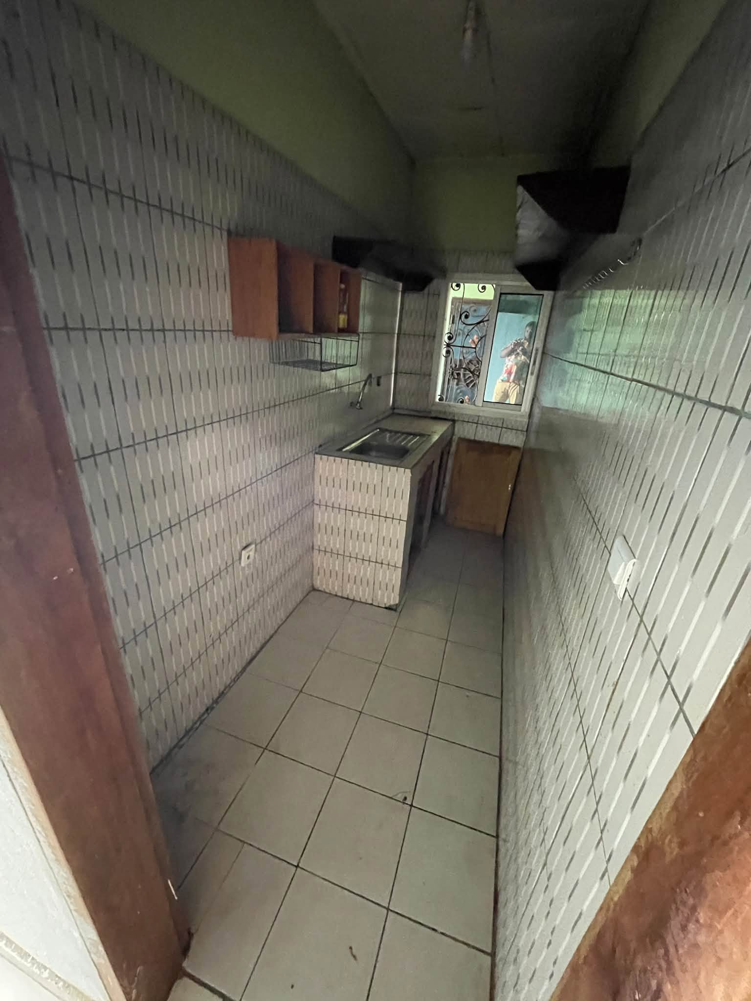 Studio moderne situé à Odza Auberge bleue en bordure de route