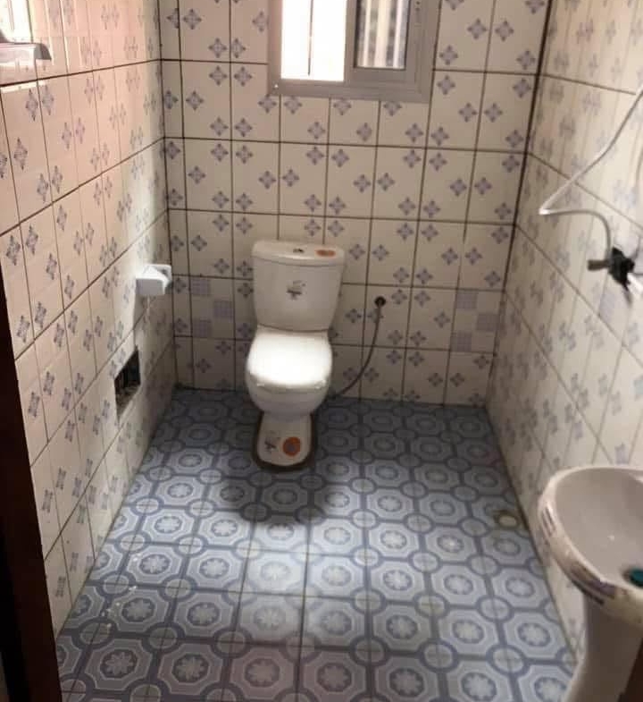 Studio moderne situé à Odza Auberge bleue en bordure de route