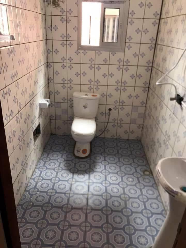 Studio moderne situé à Odza Auberge bleue en bordure de route