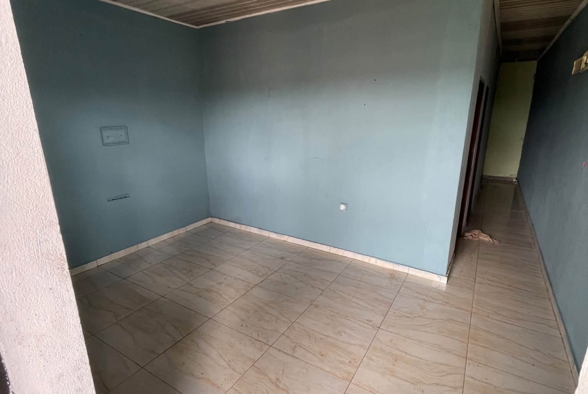 Studio moderne situé à Odza Auberge bleue en bordure de route