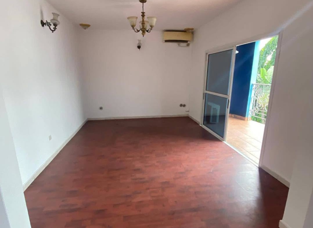 APPARTEMENT SPACIEUX À LOUER À BONAPRISO 500000FCFA
