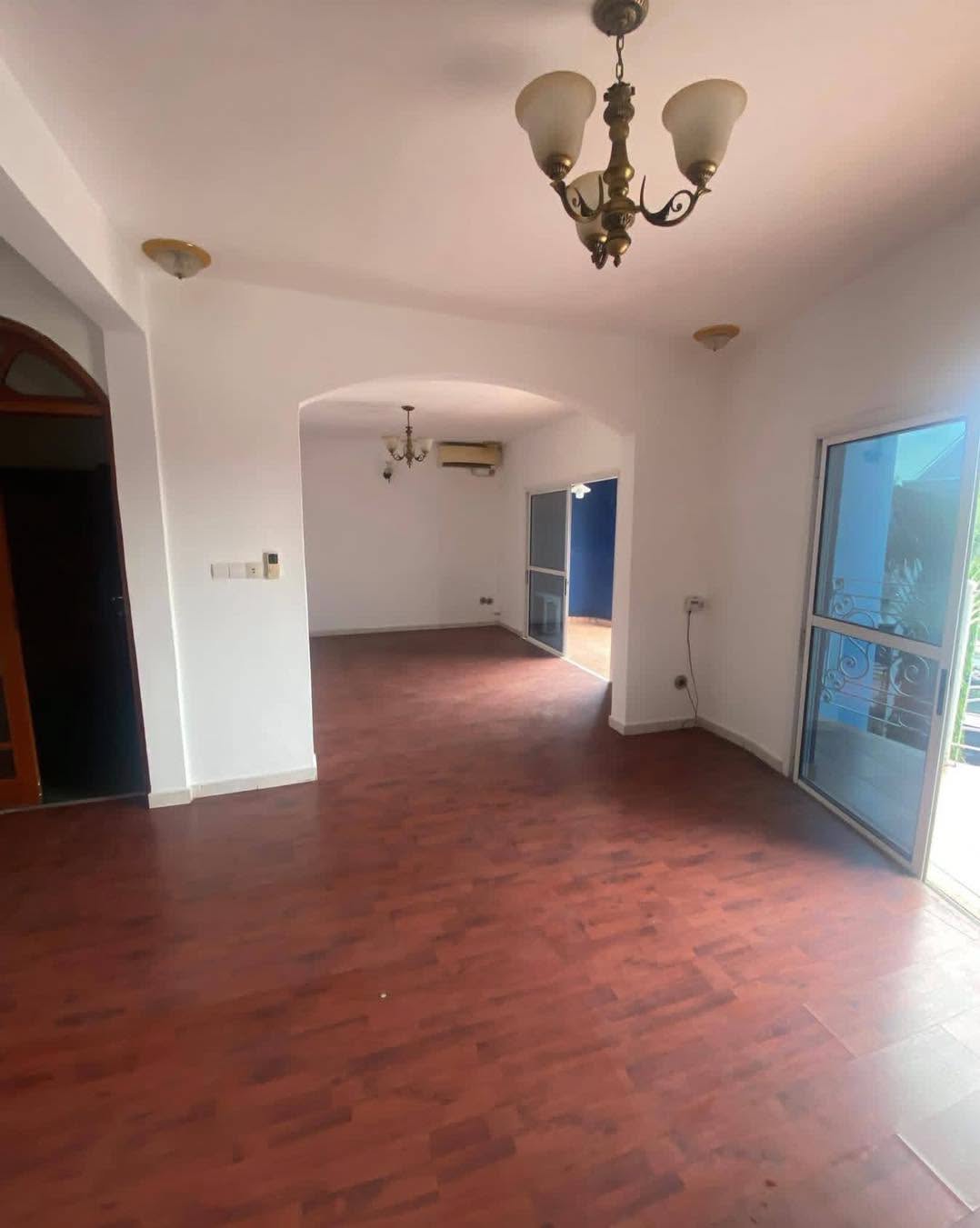 APPARTEMENT SPACIEUX À LOUER À BONAPRISO 500000FCFA