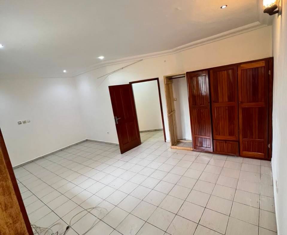 VASTE APPARTEMENT HAUT STANDING 3 CHAMBRES KOTTO MBANGUÈ