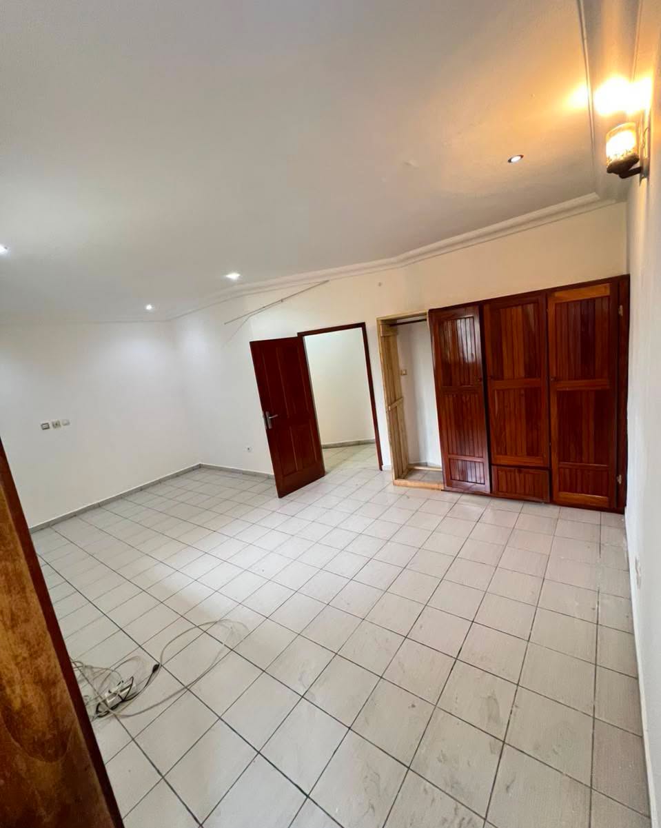 VASTE APPARTEMENT HAUT STANDING 3 CHAMBRES KOTTO MBANGUÈ