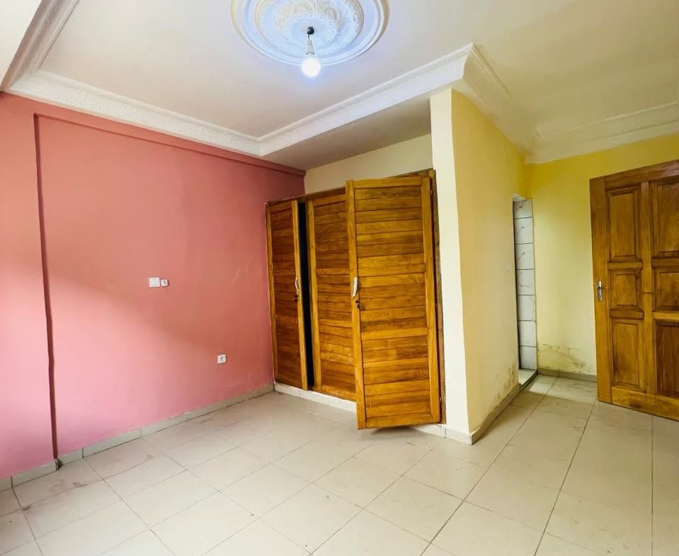 APPARTEMENT 3 CHAMBRES ENTIÈREMENT CLIMATISÉ DOUALA LOGPOM