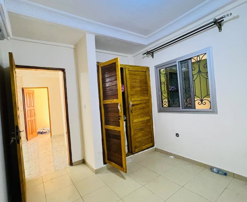 APPARTEMENT 3 CHAMBRES ENTIÈREMENT CLIMATISÉ DOUALA LOGPOM