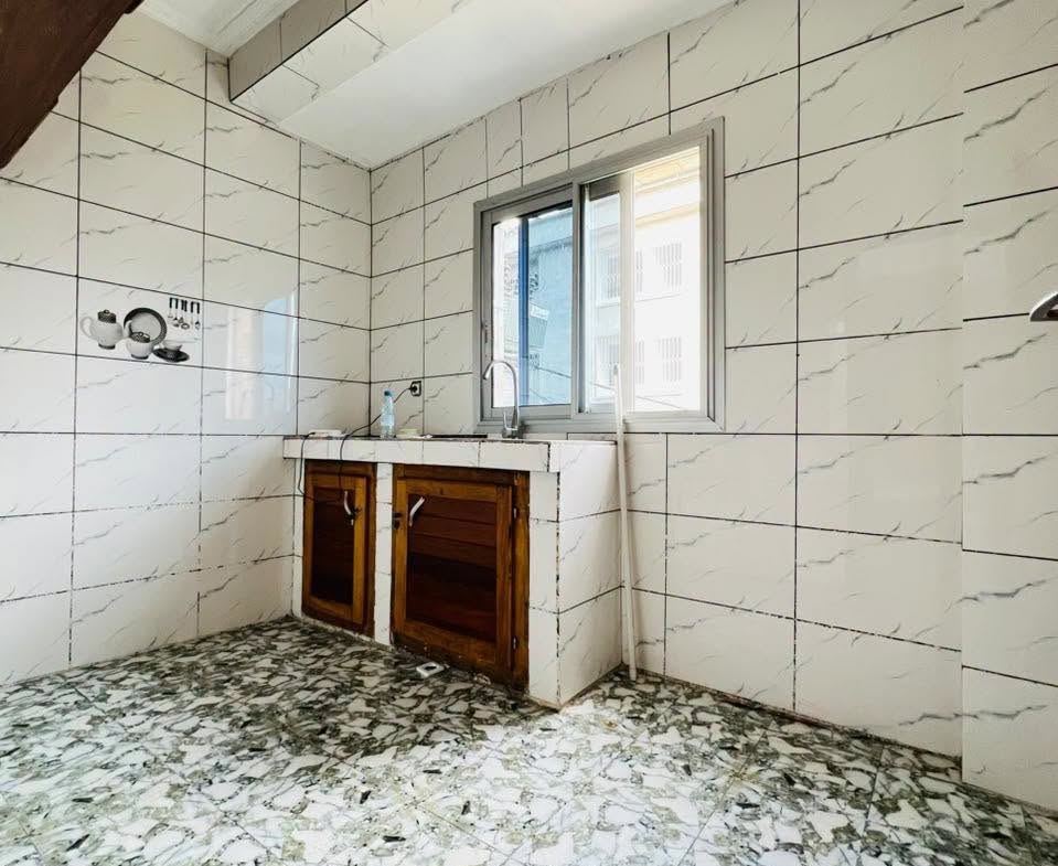 APPARTEMENT 3 CHAMBRES ENTIÈREMENT CLIMATISÉ DOUALA LOGPOM