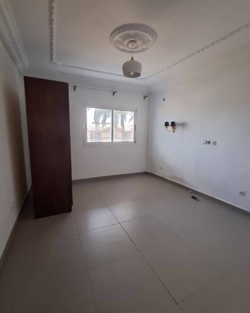 APPARTEMENT EN REMBOURSEMENT À MAKEPÈ 200000FCFA
