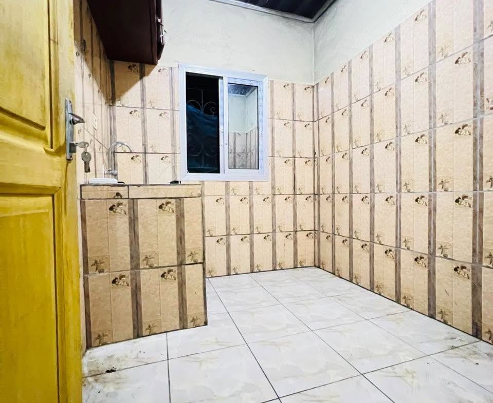 Studio moderne à louer à Logbessou staion Nickel Oil 70000 FCFA