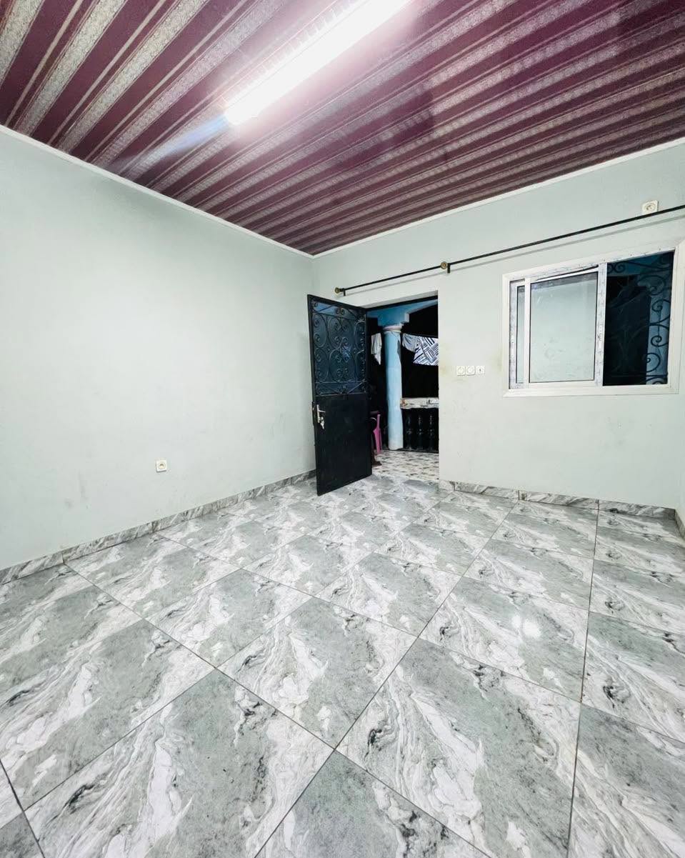 Studio moderne à louer à Logbessou staion Nickel Oil 70000 FCFA