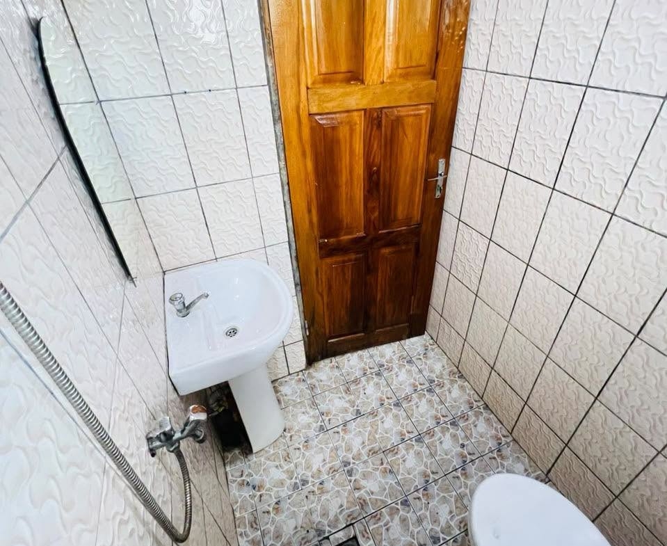 BEAU STUDIO MODERNE À LOUER À NDOGBONG 100000 FCFA