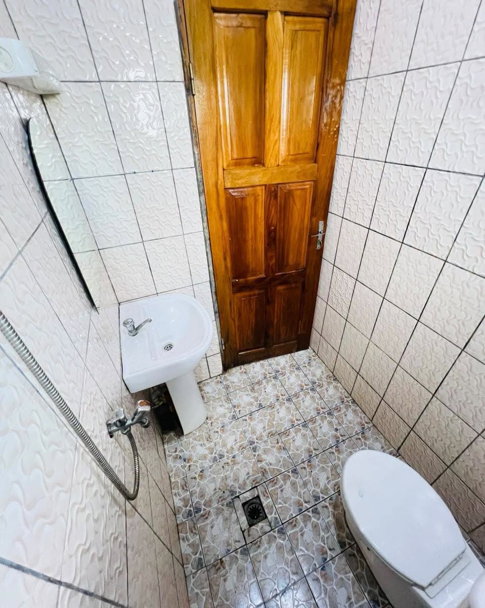 BEAU STUDIO MODERNE À LOUER À NDOGBONG 100000 FCFA