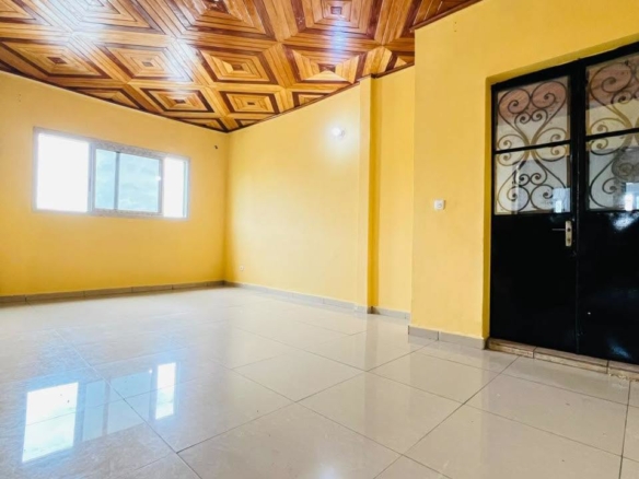 BEAU STUDIO MODERNE À LOUER À NDOGBONG 100000 FCFA
