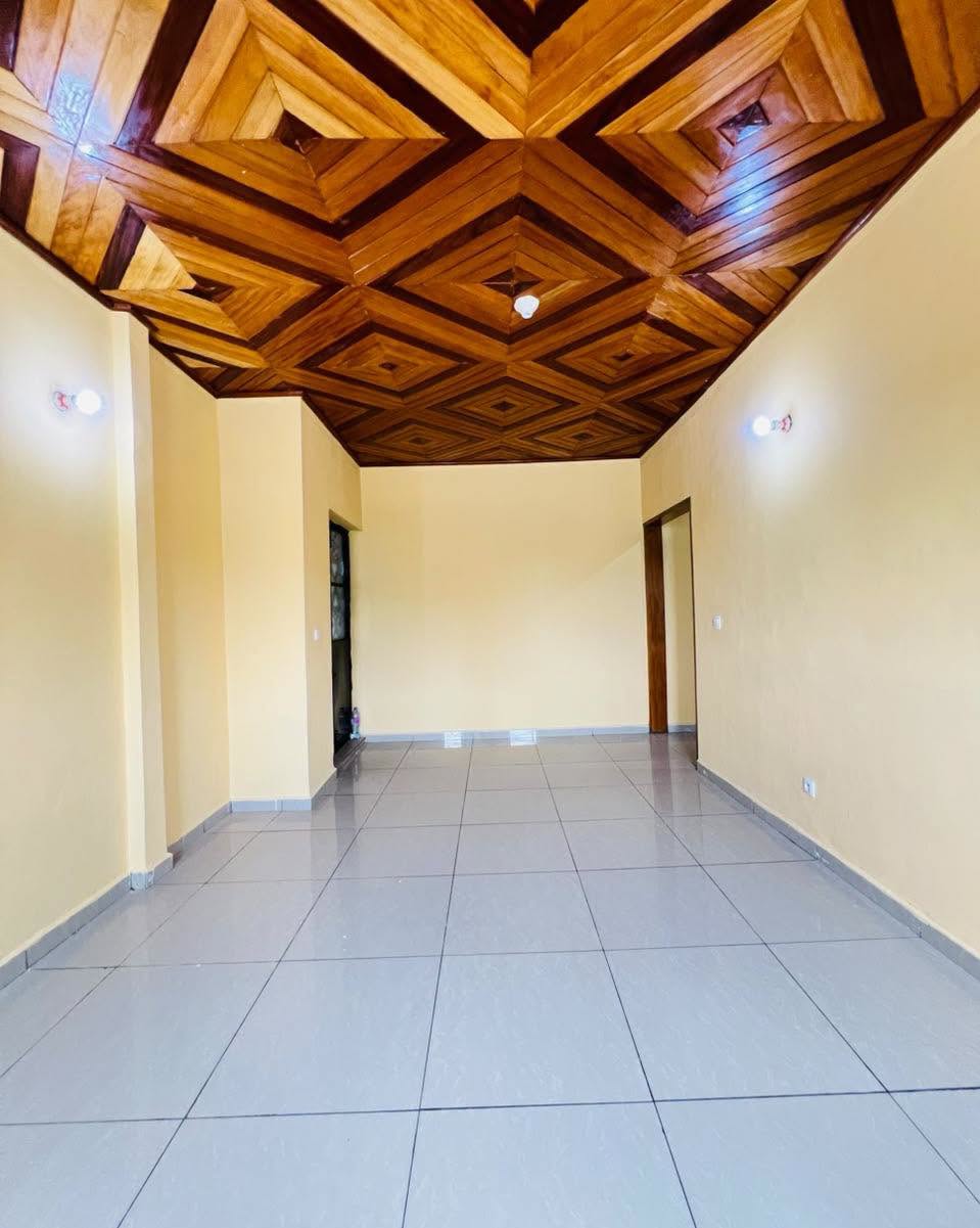 BEAU STUDIO MODERNE À LOUER À NDOGBONG 100000 FCFA