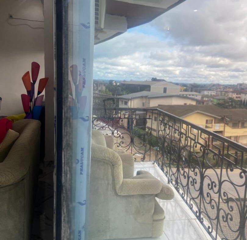 Appartement neuf 3 chambres à louer à Kotto Baden Baden, Douala