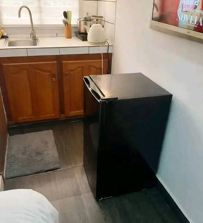 Modeste chambre meublée disponible à Mimboman