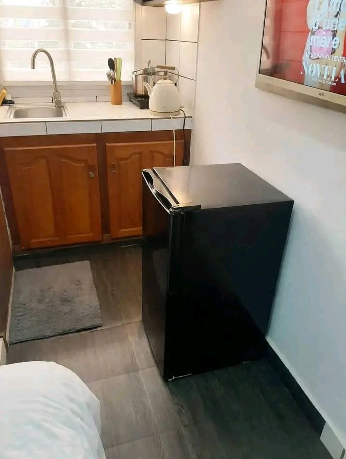 Modeste chambre meublée disponible à Mimboman