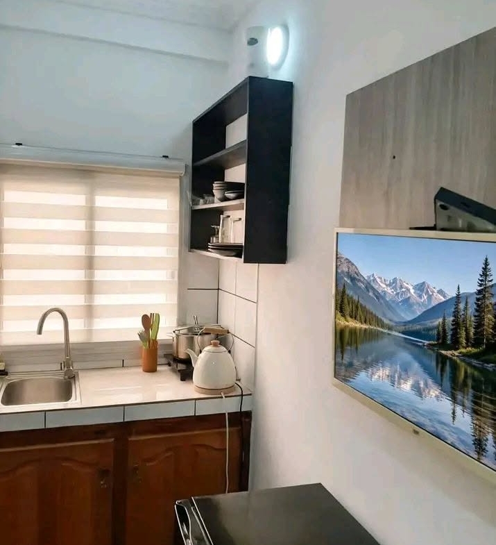 Modeste chambre meublée disponible à Mimboman