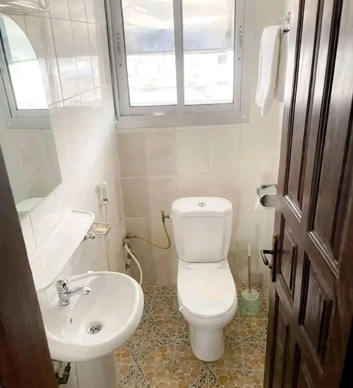 Modeste chambre meublée disponible à Mimboman