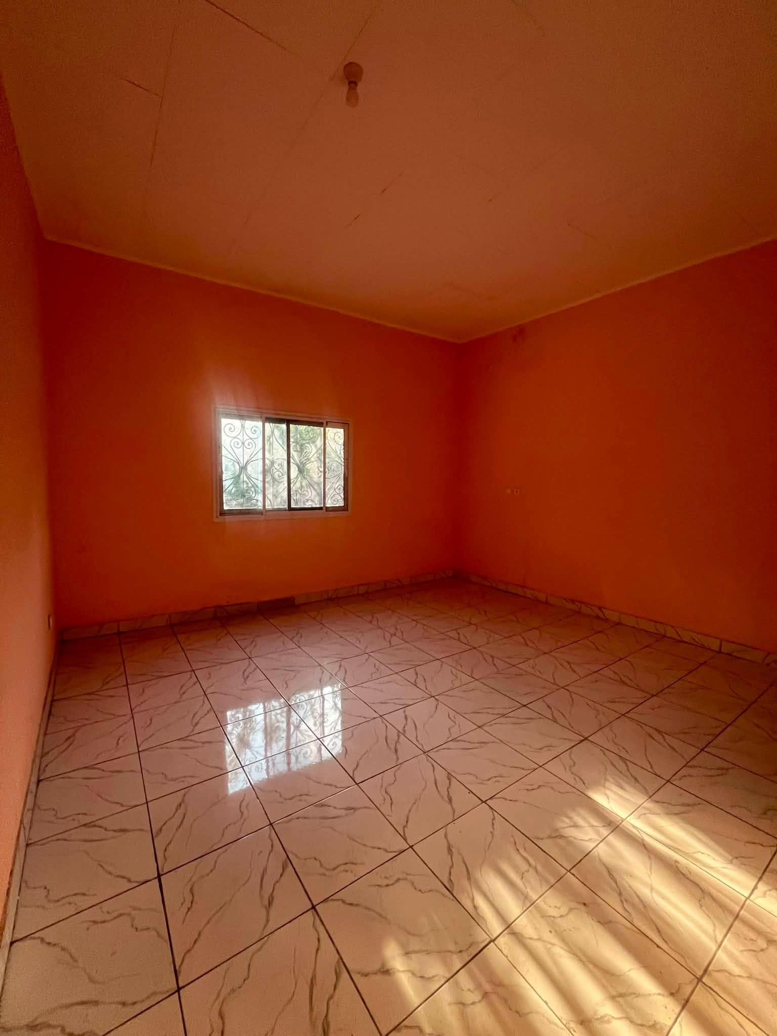 Appartement dans la barrière en face du Collège Moderne de la Benoué