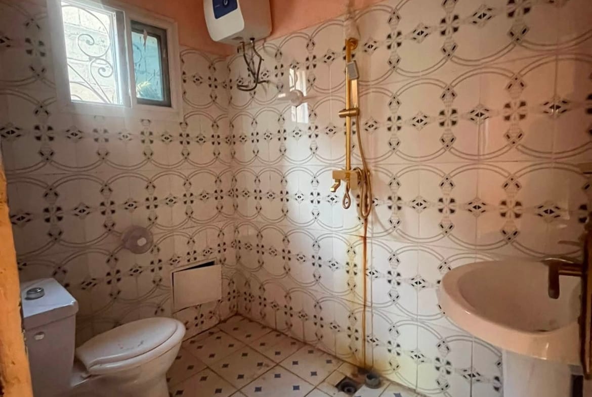 Appartement dans la barrière en face du Collège Moderne de la Benoué