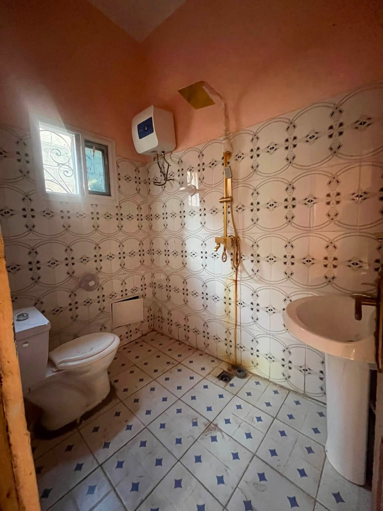 Appartement dans la barrière en face du Collège Moderne de la Benoué