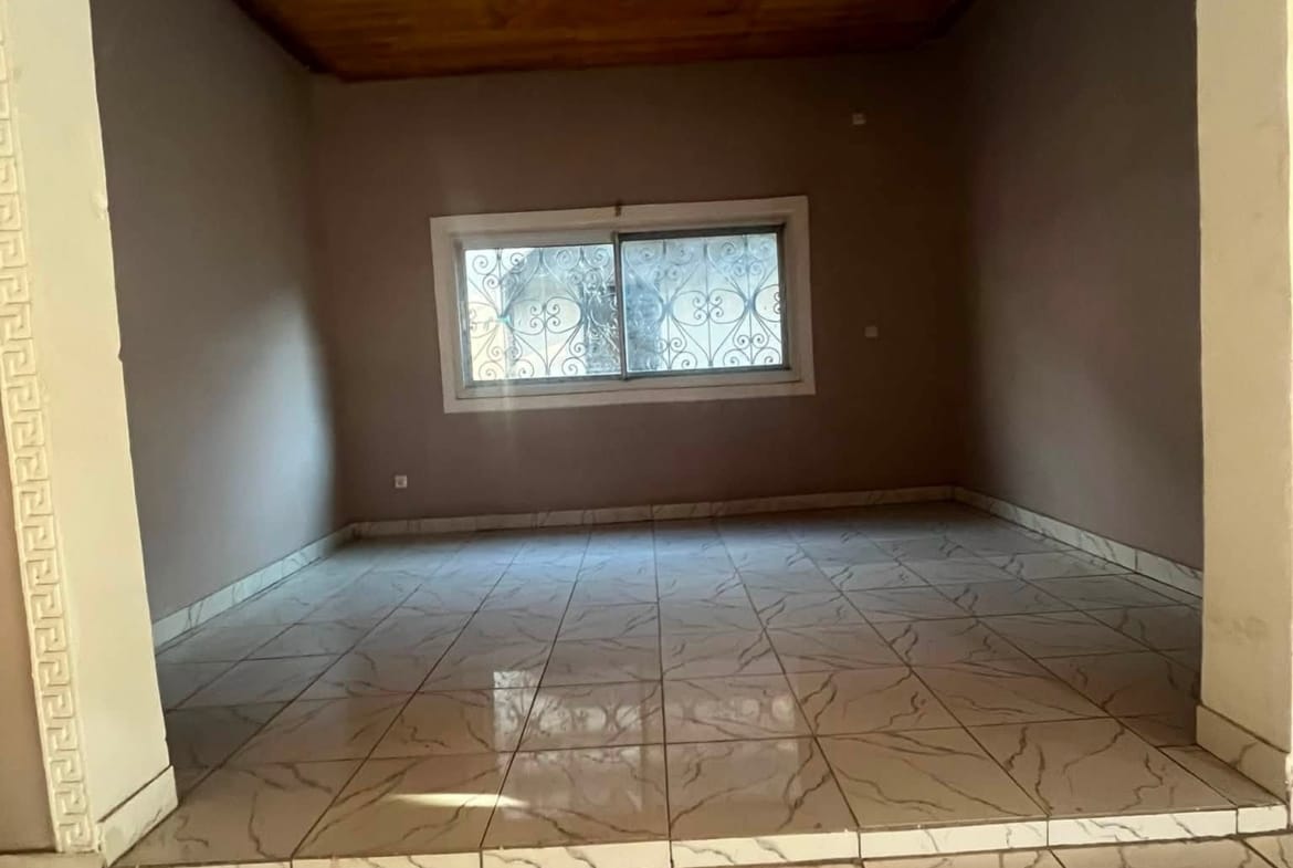 Appartement dans la barrière en face du Collège Moderne de la Benoué