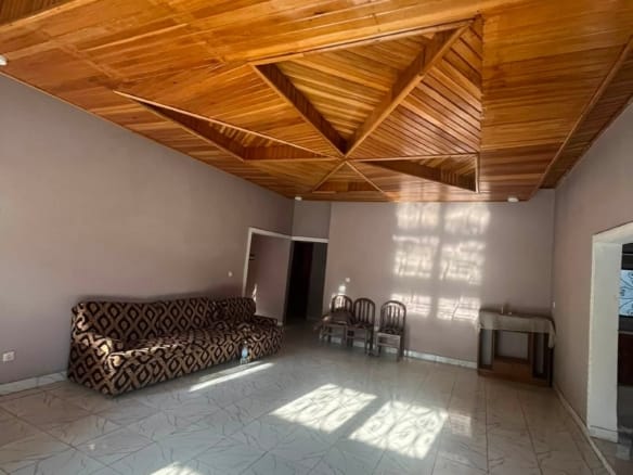 Appartement dans la barrière en face du Collège Moderne de la Benoué