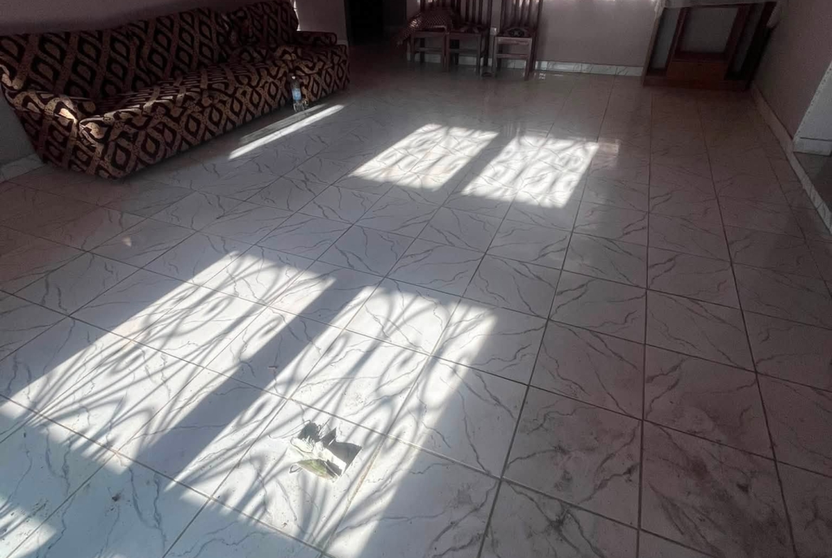 Appartement dans la barrière en face du Collège Moderne de la Benoué