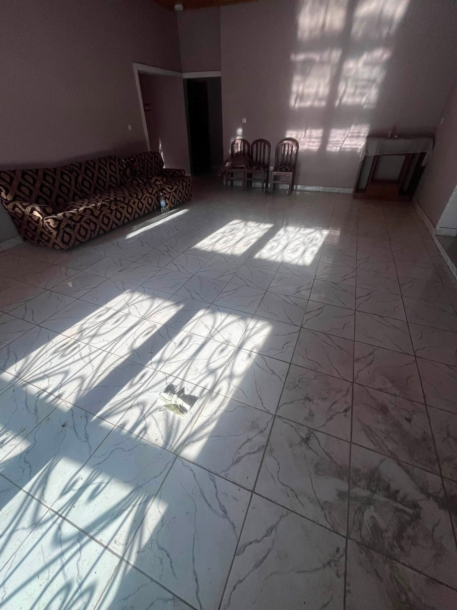 Appartement dans la barrière en face du Collège Moderne de la Benoué