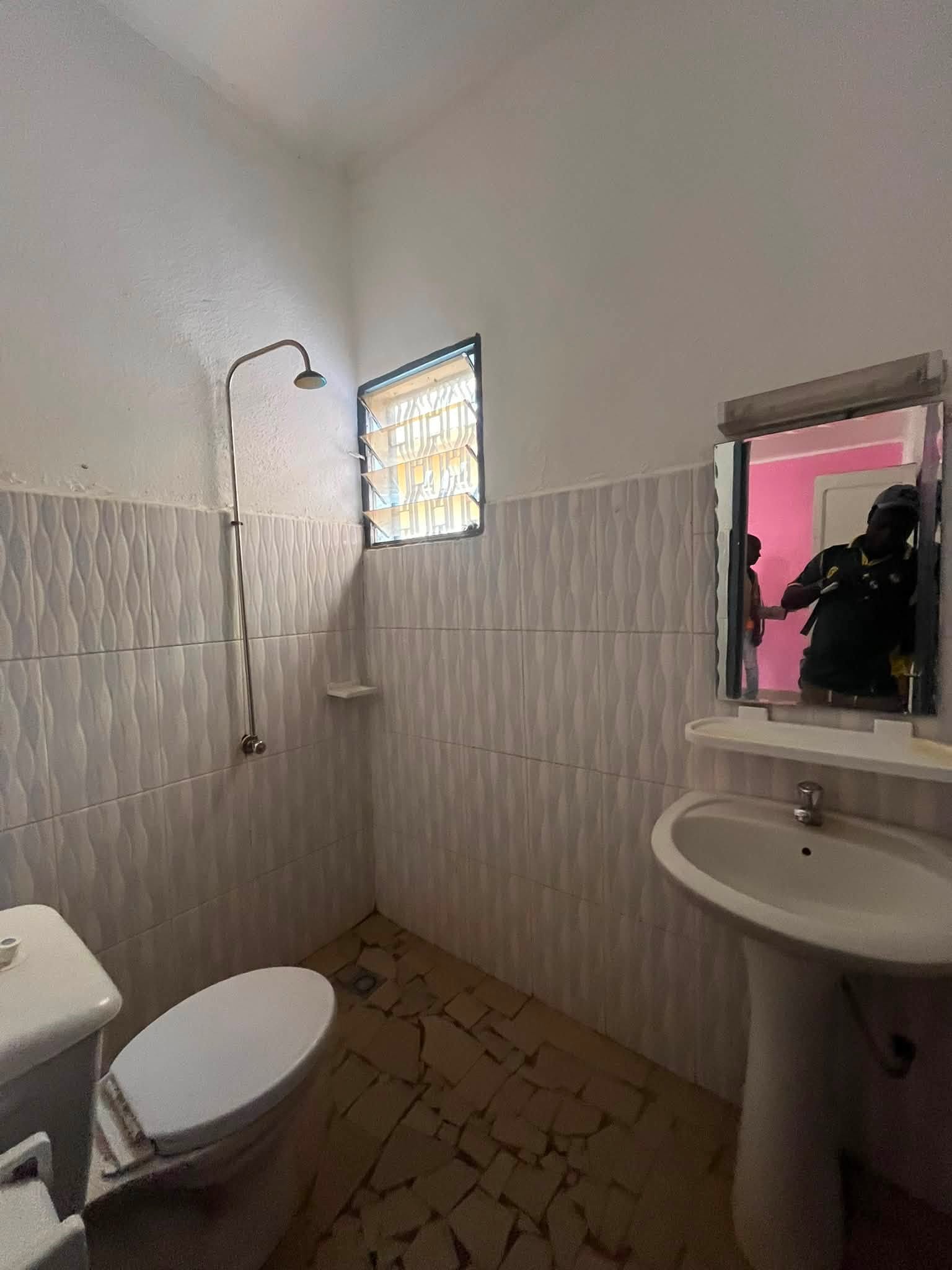 Appartement très propre disponible dans la barrière à Marouaré, Garoua