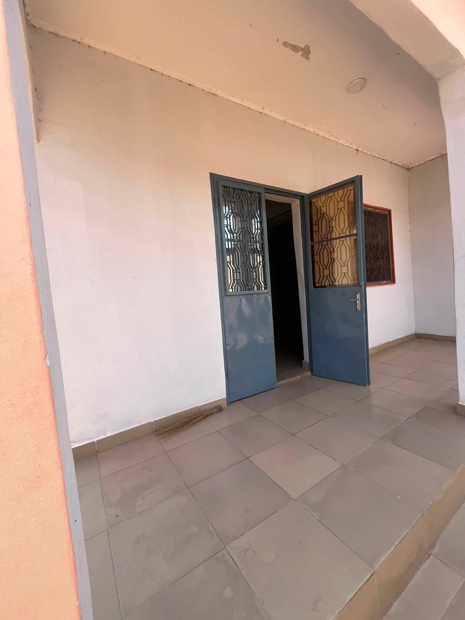 Appartement très propre disponible dans la barrière à Marouaré, Garoua