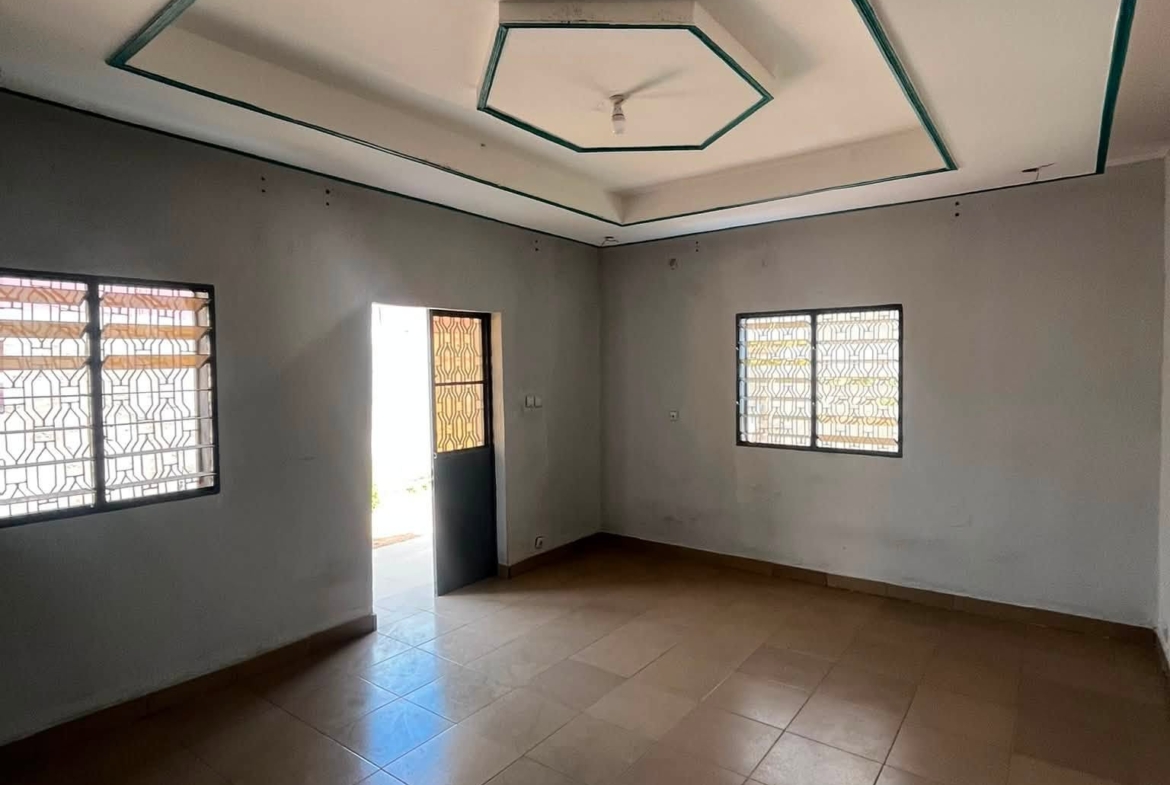 Appartement très propre disponible dans la barrière à Marouaré, Garoua