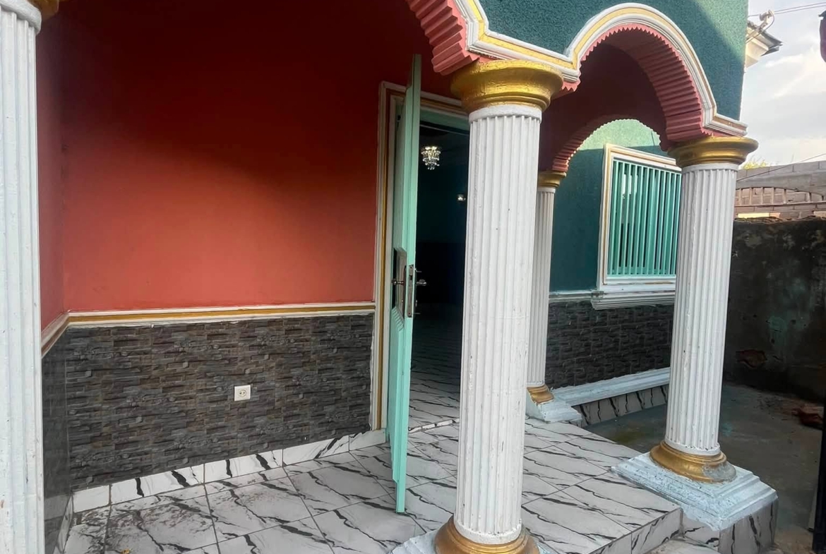 Appartement disponible dans un camp de 2 personnes à Djamboutou Garoua