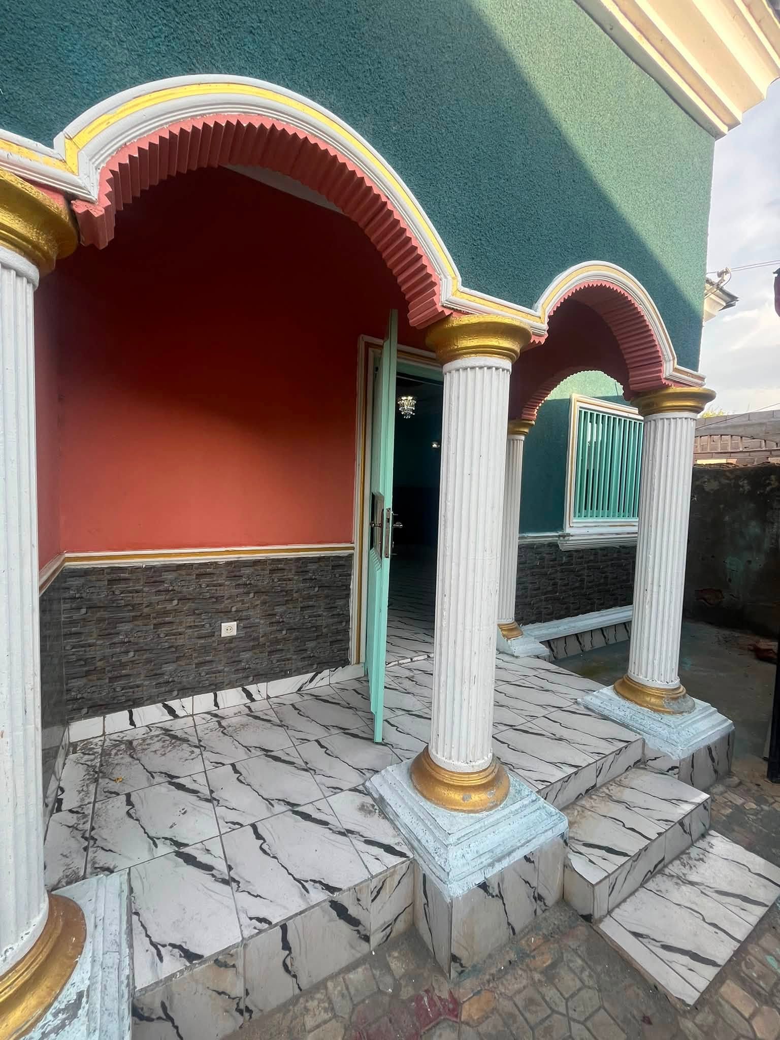 Appartement disponible dans un camp de 2 personnes à Djamboutou Garoua