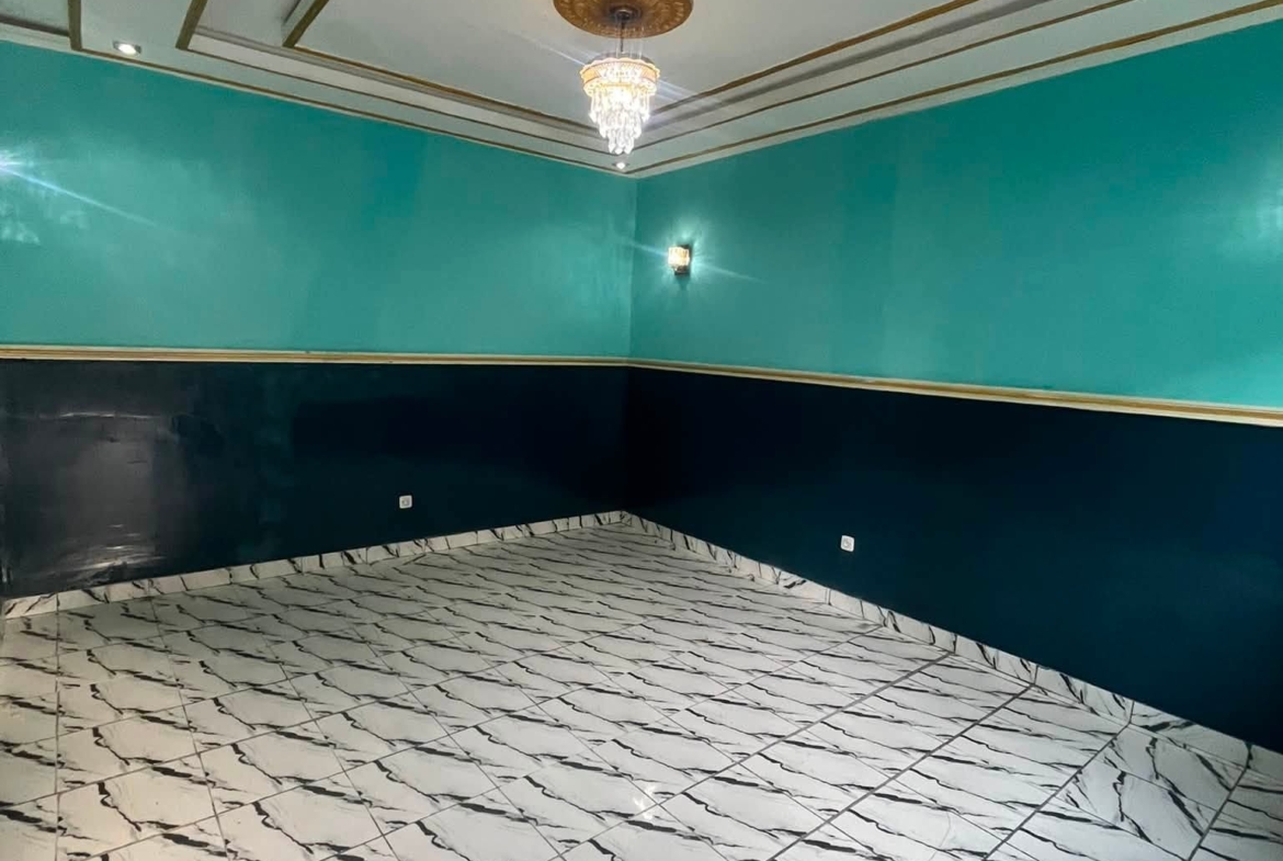 Appartement disponible dans un camp de 2 personnes à Djamboutou Garoua