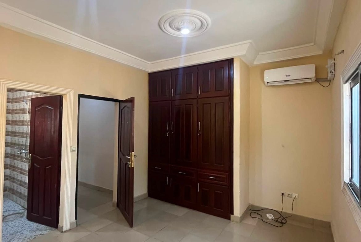 Appartement 4 chambres dans un Camp à Marouaré, Garoua