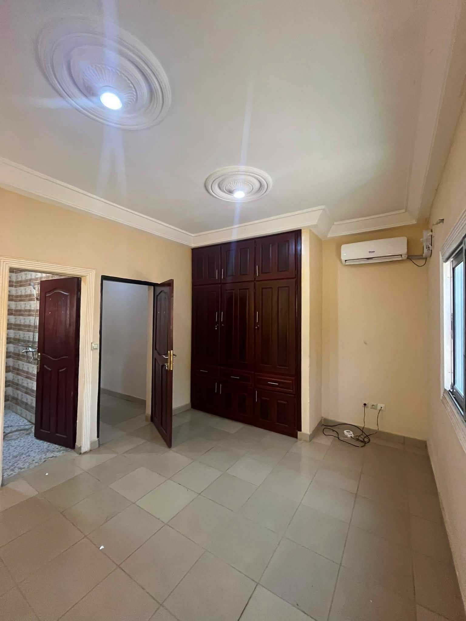 Appartement 4 chambres dans un Camp à Marouaré, Garoua