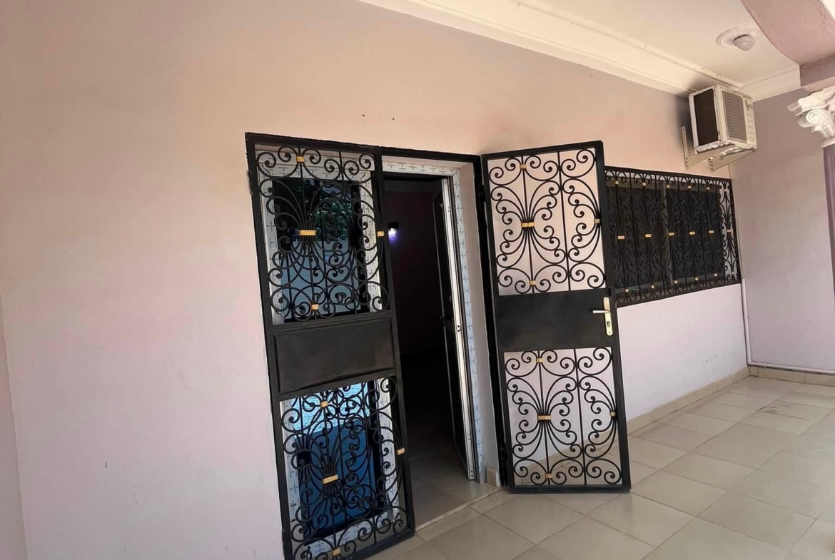 Appartement 4 chambres dans un Camp à Marouaré, Garoua