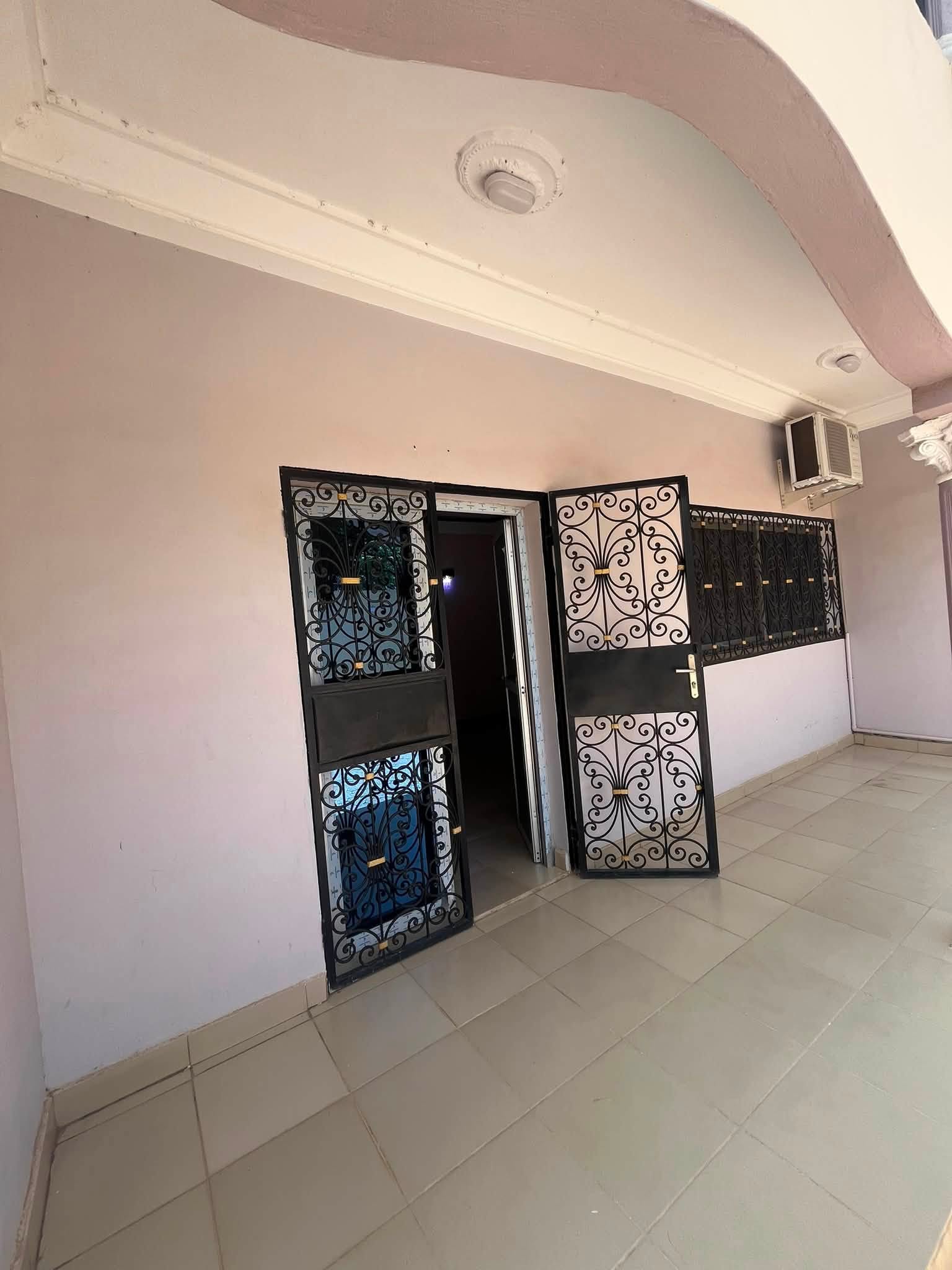 Appartement 4 chambres dans un Camp à Marouaré, Garoua