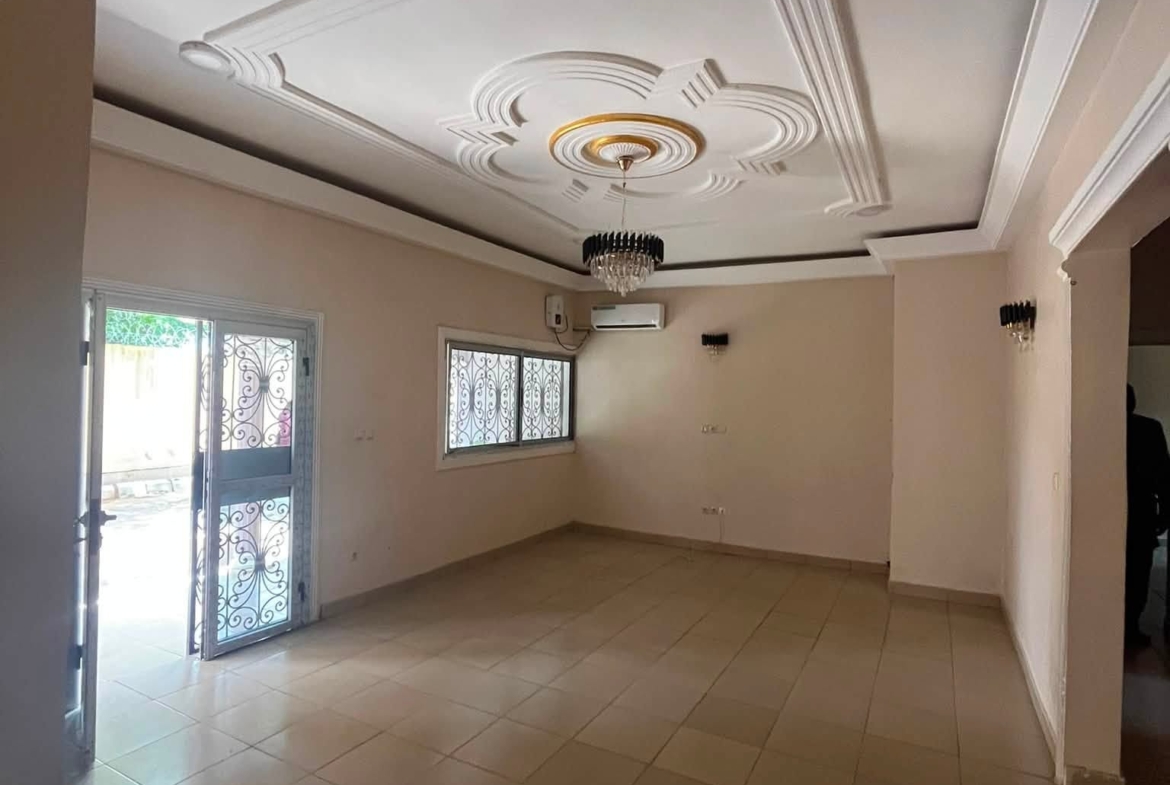Appartement 4 chambres dans un Camp à Marouaré, Garoua