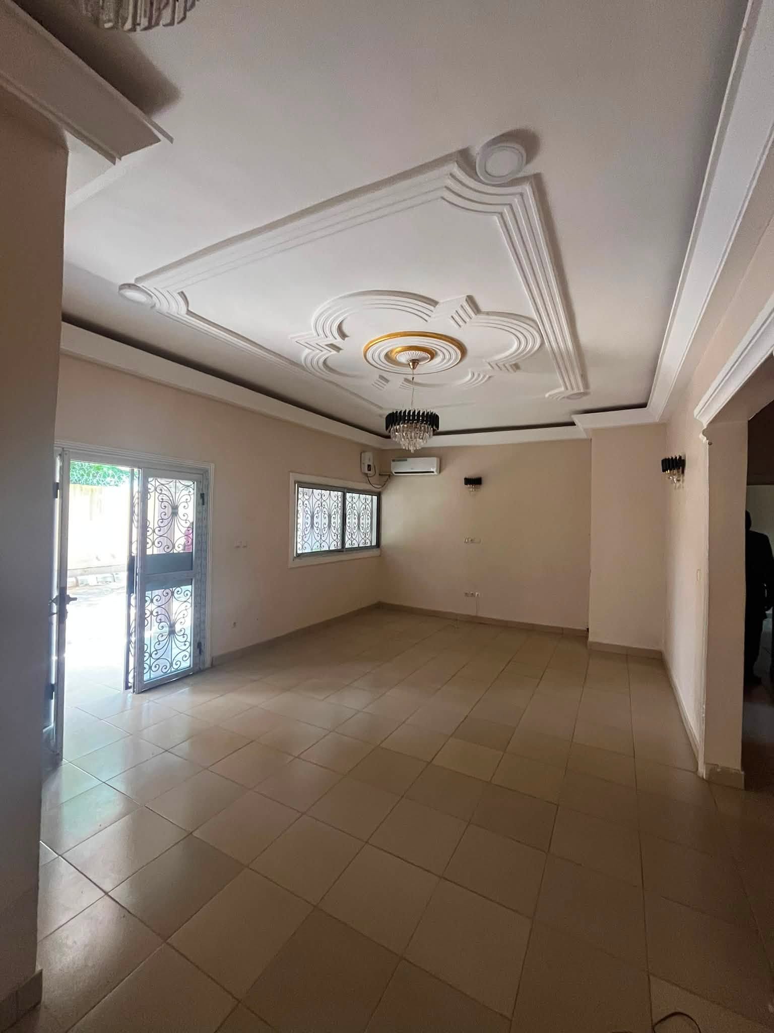 Appartement 4 chambres dans un Camp à Marouaré, Garoua