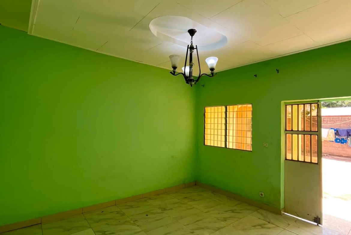 Studio dans un camp à Djamboutou Garoua 50000fcfa