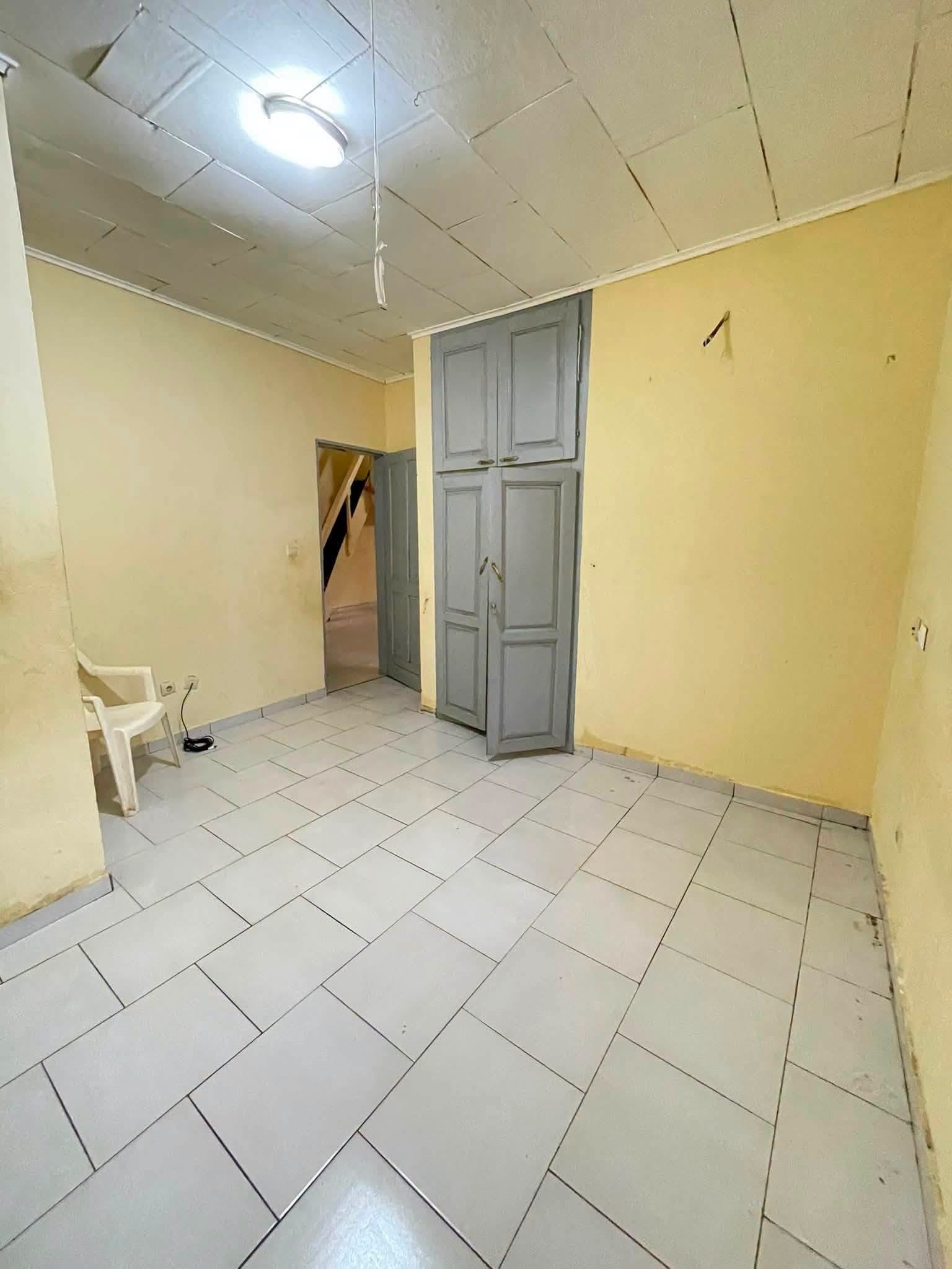 IBS_studio_biyem_271026_chb3 Studio Moderne avec Balcon Forage Biyem-Assi TKC 75000fcfa