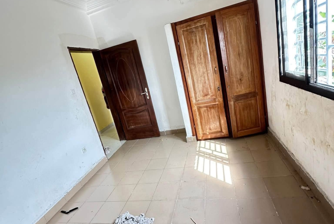 Studio moderne et propre à louer à Yassa 70000 fcfa