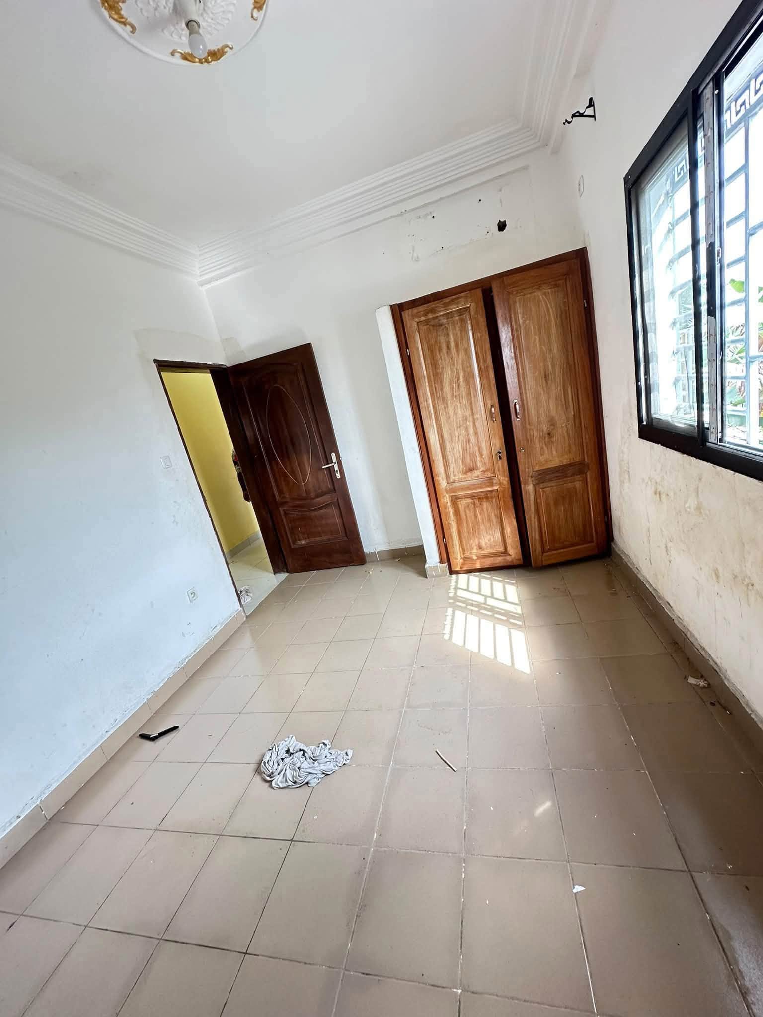 Studio moderne et propre à louer à Yassa 70000 fcfa